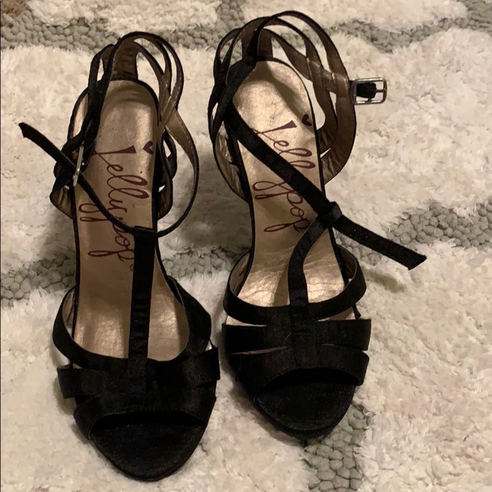 strapped open toe heels black 6